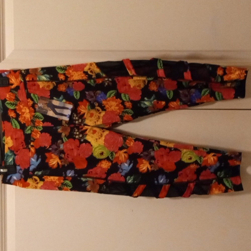 Stylish Floral Joggers! Sz. L/XL!